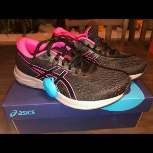 BRAND NEW** ASICS size 8.5